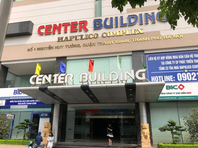 Năm 2013, hơn 9 triệu hành khách đã đến Tân Sơn Nhất